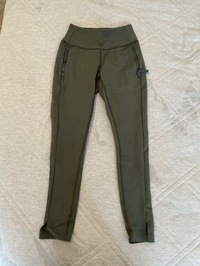 Olive Green High-Rise Active Leggings with Zip Pockets